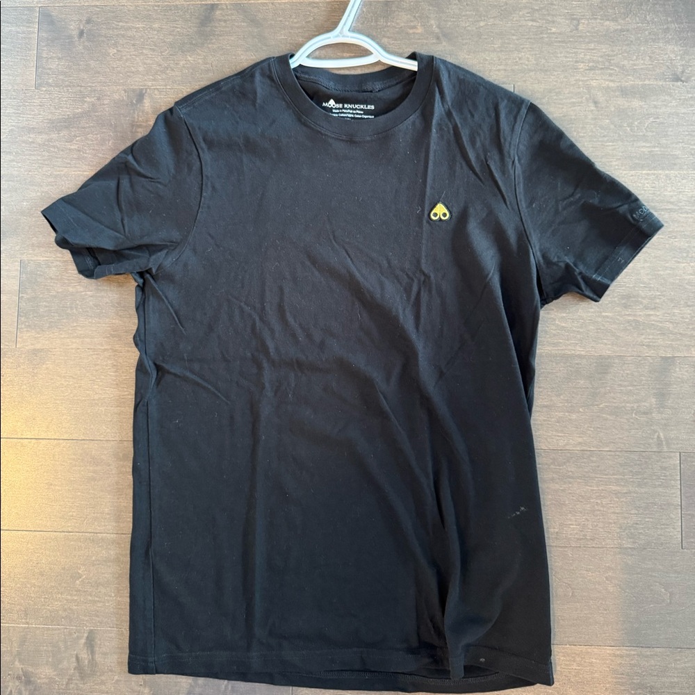 Moose Knuckles black t shirt
